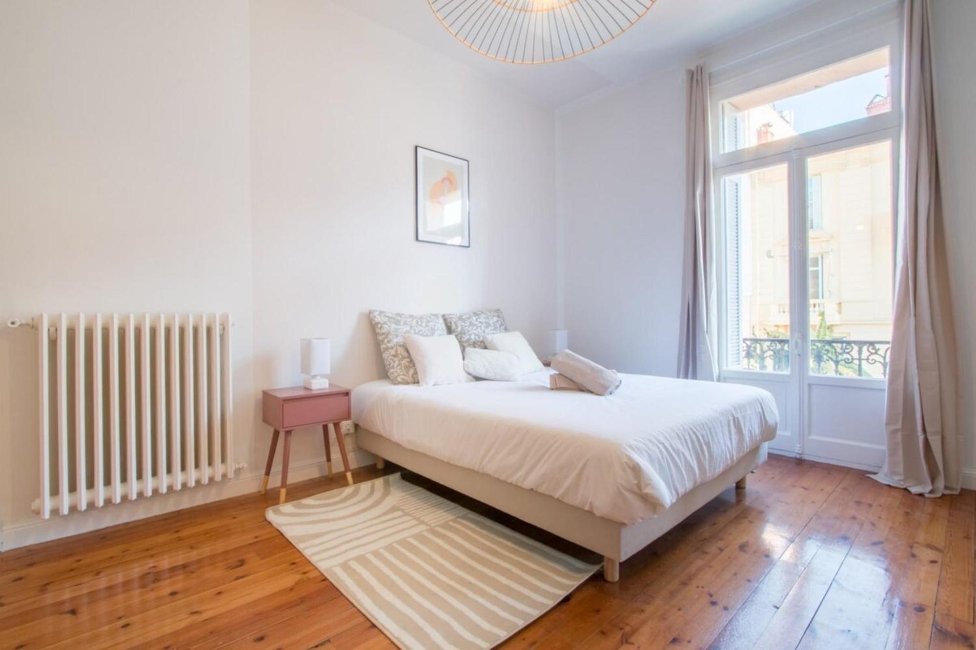 Spacious 2-Bedroom In The Centre Of Menton Eksteriør bilde