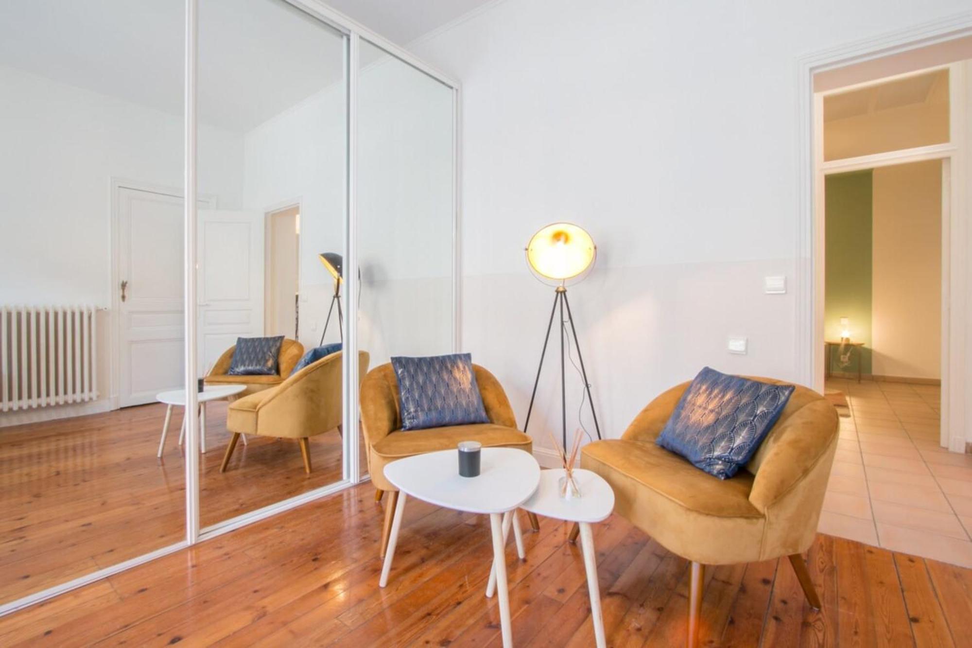 Spacious 2-Bedroom In The Centre Of Menton Eksteriør bilde