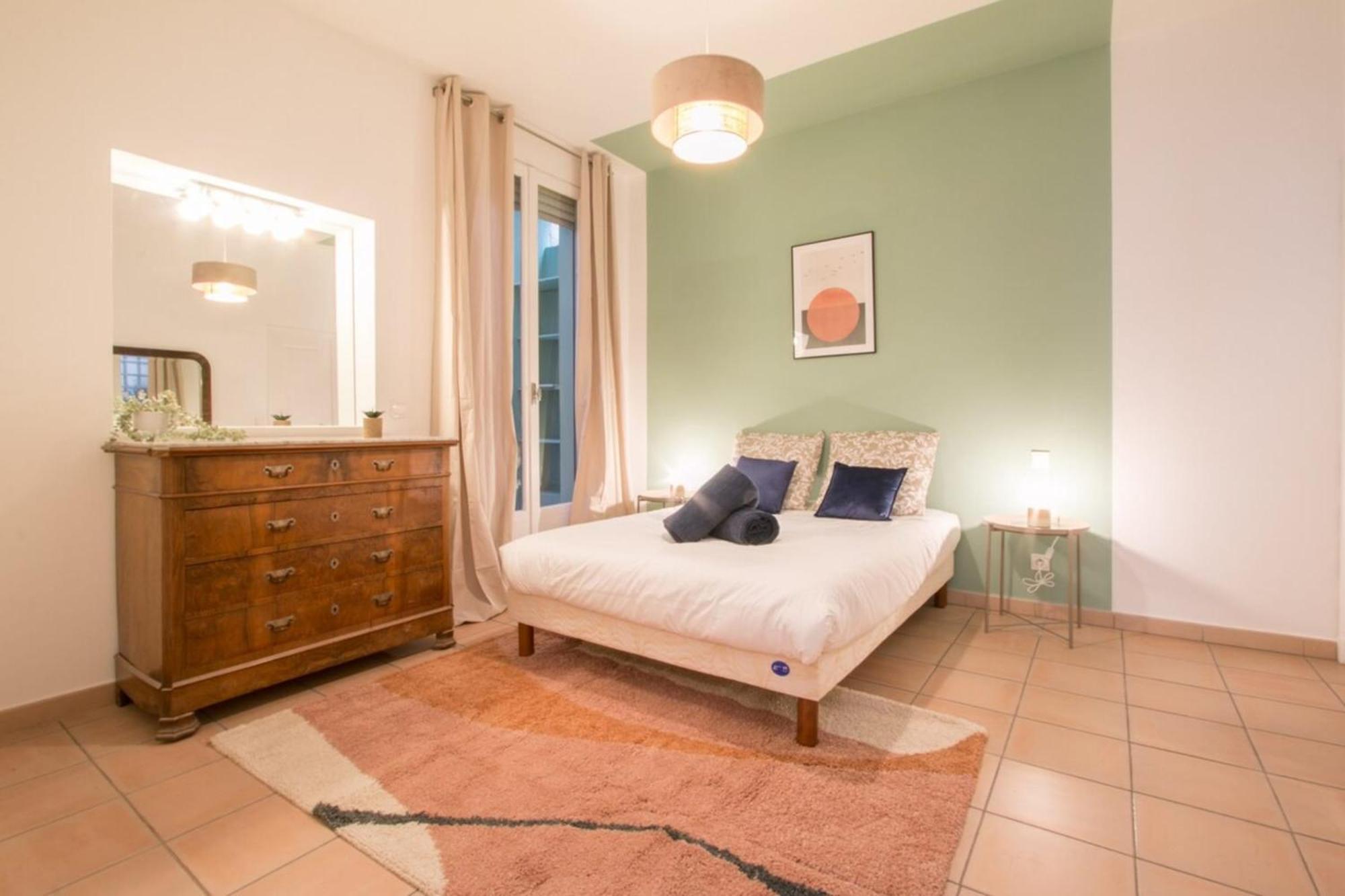 Spacious 2-Bedroom In The Centre Of Menton Eksteriør bilde
